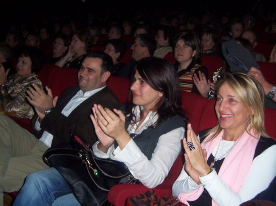 LA MÚSICA POPULAR CON SABOR LATINO Y ENTRAÑABALE DEL GRUPO “LOS PARRANDBOLEROS” SEDUCE A UN PÚBLICO TOTANERO QUE COMPLETÓ EL AFORO DEL CINE VELASCO, Foto 2