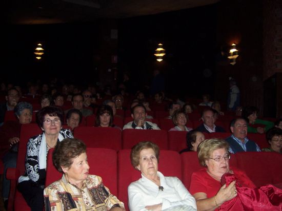 LA MÚSICA POPULAR CON SABOR LATINO Y ENTRAÑABALE DEL GRUPO “LOS PARRANDBOLEROS” SEDUCE A UN PÚBLICO TOTANERO QUE COMPLETÓ EL AFORO DEL CINE VELASCO, Foto 4