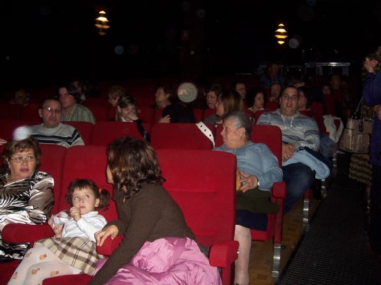LA MÚSICA POPULAR CON SABOR LATINO Y ENTRAÑABALE DEL GRUPO “LOS PARRANDBOLEROS” SEDUCE A UN PÚBLICO TOTANERO QUE COMPLETÓ EL AFORO DEL CINE VELASCO, Foto 7