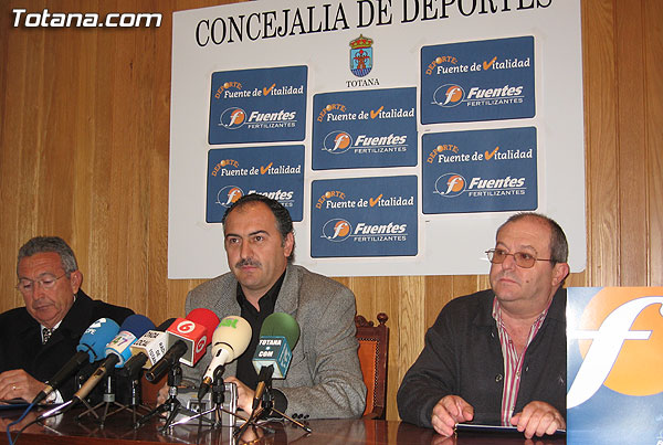 EL AYUNTAMIENTO ORGANIZA ESTE SÁBADO EL II MARATÓN ACUÁTICO A BENEFICIO DE LA ASOCIACIÓN ESPAÑOLA LUCHA CONTRA EL CÁNCER EN TOTANA   , Foto 1