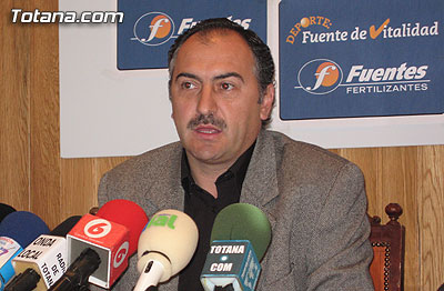 EL AYUNTAMIENTO ORGANIZA ESTE SÁBADO EL II MARATÓN ACUÁTICO A BENEFICIO DE LA ASOCIACIÓN ESPAÑOLA LUCHA CONTRA EL CÁNCER EN TOTANA   , Foto 2