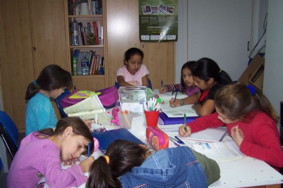 EXITOSA FINAL DE LA “V OLIMPIADA SOLIDARIA DEL ESTUDIO” LLEVADA A CABO ENTRE LA CIUDADANÍA MÁS JOVEN DE LA LOCALIDAD (2007), Foto 1