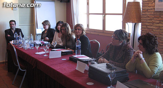 TÉCNICOS Y POLÍTICOS DE LOS AYUNTAMIENTOS DE TOTANA, CIEZA Y PUERTOS LUMBRERAS PARTICIPAN, POR VEZ PRIMERA, EN UN ENCUENTRO DE SENSIBILIZACIÓN EN IGUALDAD Y TRANSVERSALIDAD DE GÉNERO, Foto 2