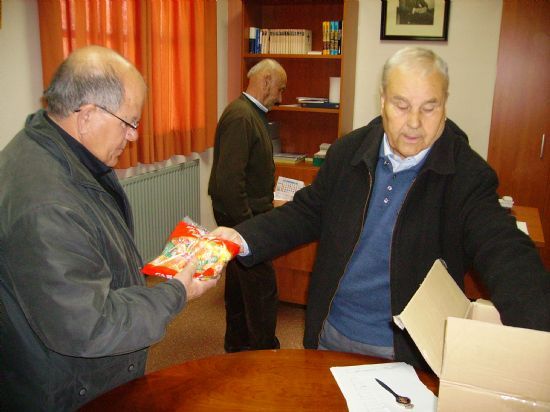 EL CENTRO MUNICIPAL DE PERSONAS MAYORES REPARTIRA MÁS DE 1.000 BOLSAS DE CARAMELOS ENTRE SUS SOCIOS CON MOTIVO DE LA SEMANA SANTA EL PRÓXIMO LUNES 17 DE MARZO (2008), Foto 1