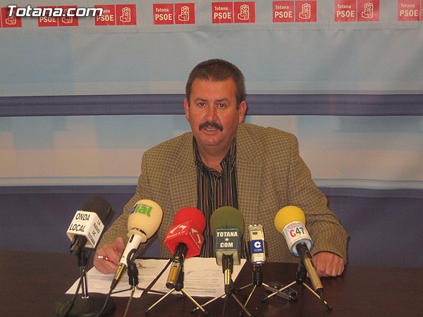 EL PSOE EXIGE AL CANDIDATO DEL PP Y AL PRESIDENTE DE LOS EMPRESARIOS QUE EXPLIQUE EL ACUERDO QUE HAN FIRMADO SOBRE EL PLAN GENERAL, Foto 1