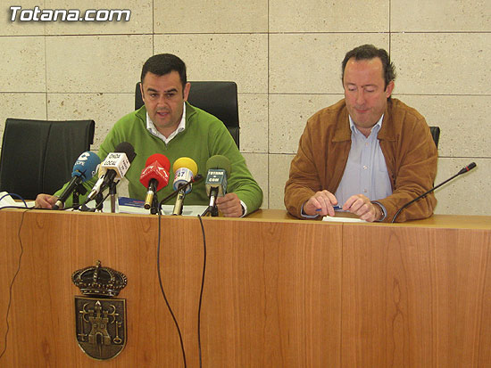 EL CONCEJAL DE HACIENDA, PERSONAL Y EDUCACIÓN, ROQUE MOLINA LEGAZ, OFRECIÓ UNA RUEDA DE PRENSA PARA HACER BALANCE DE SU GESTIÓN., Foto 1