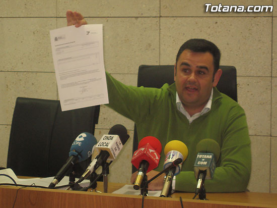 EL CONCEJAL DE HACIENDA, PERSONAL Y EDUCACIÓN, ROQUE MOLINA LEGAZ, OFRECIÓ UNA RUEDA DE PRENSA PARA HACER BALANCE DE SU GESTIÓN., Foto 3