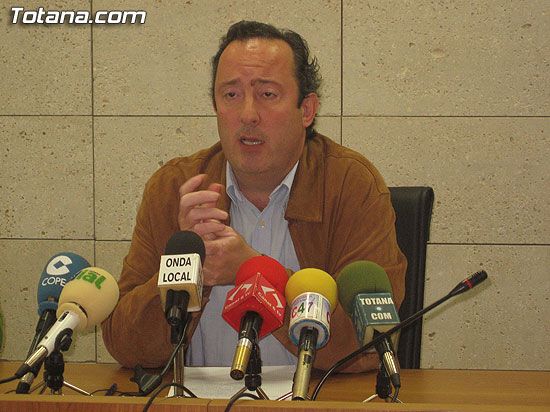 EL CONCEJAL DE HACIENDA, PERSONAL Y EDUCACIÓN, ROQUE MOLINA LEGAZ, OFRECIÓ UNA RUEDA DE PRENSA PARA HACER BALANCE DE SU GESTIÓN., Foto 5