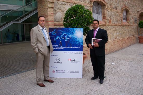 LOS CONCEJALES PARTICIPACIÓN CIUDADANA Y MEDIO AMBIENTE ASISTEN AL CONGRESO SOBRE REDES DE RADIOCOMUNICACIÓN Y DESARROLLO LOCAL EN VALENCIA, Foto 1