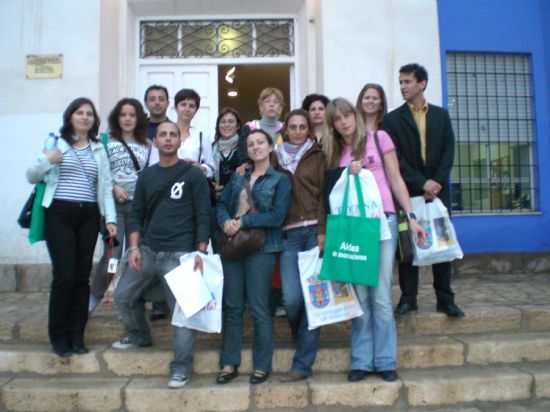 JUVENTUD Y VARIAS ASOCIACIONES DE LA LOCALIDAD RECIBEN LA VISITA DE REPRESNETANTES JUVENILES DE CINCO PAÍSES EUROPEOS PARA PREPARAR EL INTERCAMBIO MULTILATERAL, QUE TENDRÁ LUGAR EN TOTANA DEL 2 AL 11 DE JUNIO, Foto 1