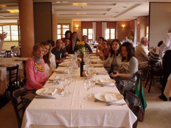 JUVENTUD Y VARIAS ASOCIACIONES DE LA LOCALIDAD RECIBEN LA VISITA DE REPRESNETANTES JUVENILES DE CINCO PAÍSES EUROPEOS PARA PREPARAR EL INTERCAMBIO MULTILATERAL, QUE TENDRÁ LUGAR EN TOTANA DEL 2 AL 11 DE JUNIO, Foto 8