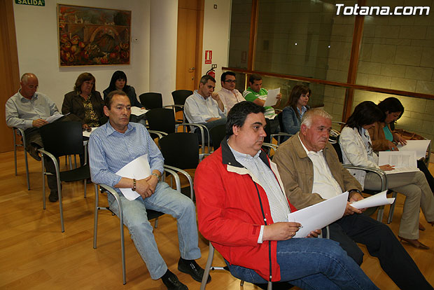 AUTORIDADES MUNICIPALES PRESENTAN A LOS DIFERENTES COLECTIVOS LA CREACIÓN DEL CONSEJO LOCAL PARA EL DESARROLLO ECONÓMICO Y GARANTIZAR LA ESTABILIDAD DE EMPLEO EN EL MUNICIPIO DE TOTANA (2008), Foto 3