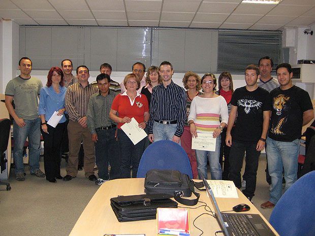 SE CLAUSURA EL CURSO DE DISEÑO GRÁFICO, DE 46 HORAS DE DURACIÓN, CON LA ENTREGA DE DIPLOMAS A LOS QUINCE ALUMNOS QUE HAN REALIZADO ESTA ACCIÓN FORMATIVA, Foto 1