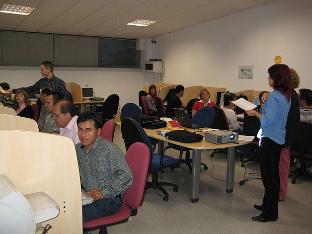 SE CLAUSURA EL CURSO DE DISEÑO GRÁFICO, DE 46 HORAS DE DURACIÓN, CON LA ENTREGA DE DIPLOMAS A LOS QUINCE ALUMNOS QUE HAN REALIZADO ESTA ACCIÓN FORMATIVA, Foto 2