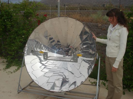 LOS ALUMNOS DEL AULA OCUPACIONAL VISITAN LAS INSTALACIONES DE LA PLATAFORMA SOLAR DE ALMERÍA PARA ADQUIRIR CONOCIMIENTOS EN ENERGÍAS RENOVABLES (2008), Foto 1