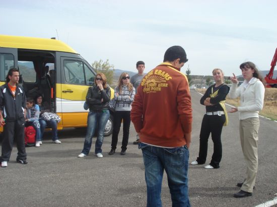 LOS ALUMNOS DEL AULA OCUPACIONAL VISITAN LAS INSTALACIONES DE LA PLATAFORMA SOLAR DE ALMERÍA PARA ADQUIRIR CONOCIMIENTOS EN ENERGÍAS RENOVABLES (2008), Foto 2