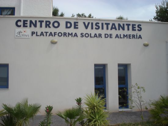 LOS ALUMNOS DEL AULA OCUPACIONAL VISITAN LAS INSTALACIONES DE LA PLATAFORMA SOLAR DE ALMERÍA PARA ADQUIRIR CONOCIMIENTOS EN ENERGÍAS RENOVABLES (2008), Foto 3