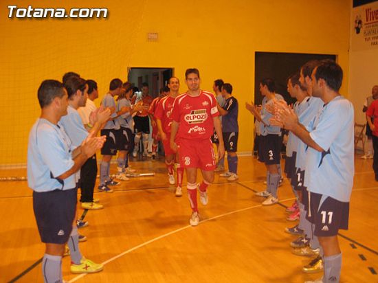 CERCA DE 400 PERSONAS ASISTEN AL PARTIDO AMISTOTO Y BENÉFICO QUE DISPUTARON EL POZO F.S. Y C.F.S. MOESA CAPUCHINOS EN EL PABELLÓN DE DEPORTES MANOLO IBÁÑEZ, Foto 1