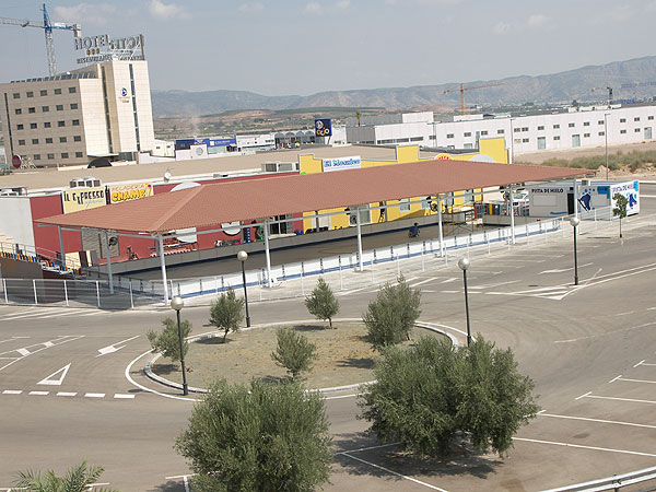 YA SE PUEDE DISFRUTAR DE LA NUEVA PISTA DE PATINAJE UBICADA EN LAS INSTALACIONES DEL CENTRO ES OCIO, EN EL POLÍGONO INDUSTRIAL EL SALADAR DE TOTANA, Foto 1