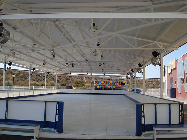 YA SE PUEDE DISFRUTAR DE LA NUEVA PISTA DE PATINAJE UBICADA EN LAS INSTALACIONES DEL CENTRO ES OCIO, EN EL POLÍGONO INDUSTRIAL EL SALADAR DE TOTANA, Foto 3