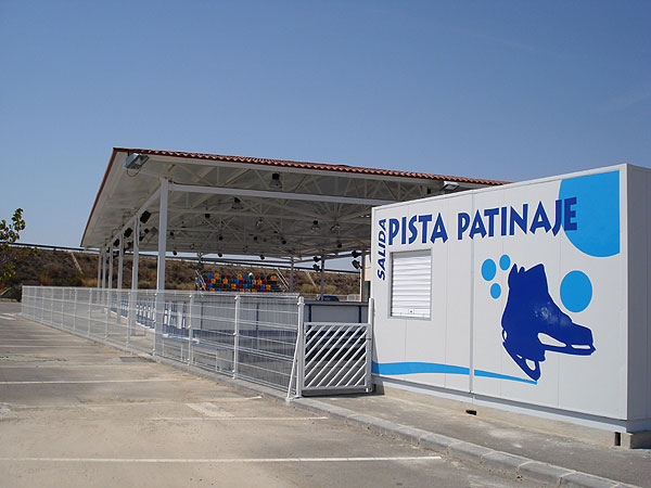 YA SE PUEDE DISFRUTAR DE LA NUEVA PISTA DE PATINAJE UBICADA EN LAS INSTALACIONES DEL CENTRO ES OCIO, EN EL POLÍGONO INDUSTRIAL EL SALADAR DE TOTANA, Foto 4