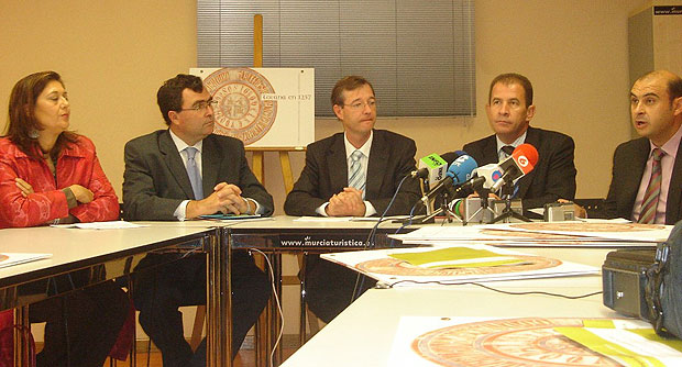 EL AYUNTAMIENTO DE TOTANA Y LA CONSEJERÍA DE CULTURA EDITAN 1.500 FACSÍMILES DEL PRIVILEGIO DE LA DONACIÓN REAL DE LOS TERRITORIOS DE TOTANA Y ALEDO A LA ORDEN DE SANTIAGO, Foto 2