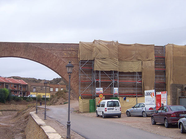 COMIENZA LA TERCERA Y ÚLTIMA FASE DE LAS OBRAS DE RESTAURACIÓN DEL ARCO GRANDE DE LA RAMBLA DE LA SANTA POR 100.197 EUROS (2006), Foto 1