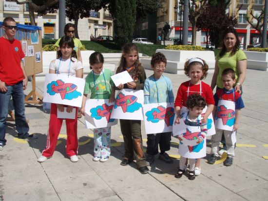 EL TALLER “IDENTIDADES DEL MUNDO” ORGANIZADO POR LA CONCEJALÍA DE INFANCIA Y “EL CANDIL”, INAUGURA EL PROGRAMA DE ACTIVIDADES DESARROLLADO CON MOTIVO DE LA CELEBRACIÓN DEL “DÍA INTERNACIONAL DE LOS DERECHOS DEL NIÑO”, Foto 1