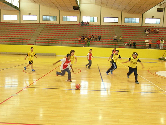 UN TOTAL DE 9 CENTROS DE PRIMARIA DE LA LOCALIDAD PARTICIPAN EN LA PUESTA EN MARCHA DE LOS JUEGOS ESCOLARES CELEBRADOS EN EL PABELLÓN MANOLO IBÁÑEZ Y LA SALA ESCOLAR, Foto 1