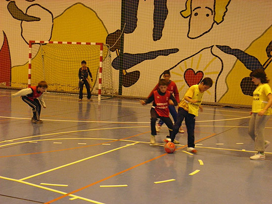 UN TOTAL DE 9 CENTROS DE PRIMARIA DE LA LOCALIDAD PARTICIPAN EN LA PUESTA EN MARCHA DE LOS JUEGOS ESCOLARES CELEBRADOS EN EL PABELLÓN MANOLO IBÁÑEZ Y LA SALA ESCOLAR, Foto 3