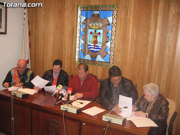 LA CONCEJALIA DE SERVICIOS AL CIUDADANO APOYA ECONÓMICAMENTE A VARIAS ASOCIACIONES DEL MUNICIPIO PARA EL DESARROLLO DE ACCIONES CONJUNTAS Y LA REALIZACIÓN DE PROYECTOS, Foto 1