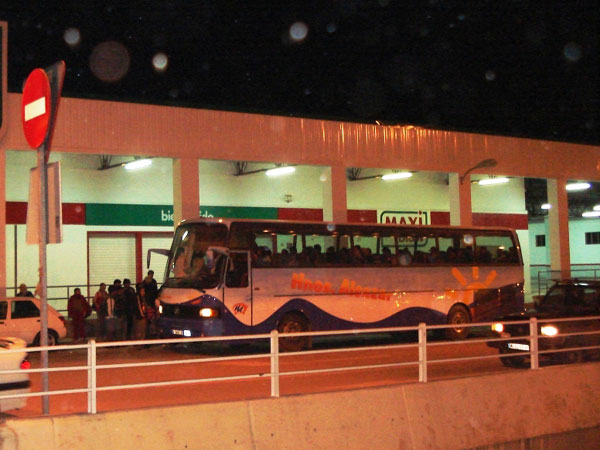 IZQUIERDA UNIDA DE TOTANA INSTA AL ALCALDE A QUE DEJE DE IMPORTUNAR A LOS AUTOBUSES DE TRABAJADORES EN EL DESVIO, Y DEDIQUE LA POLICIA A PERSEGUIR LA OLEDADA DE ROBOS EN DOMICILIOS DEL MUNICIPIO, Foto 1