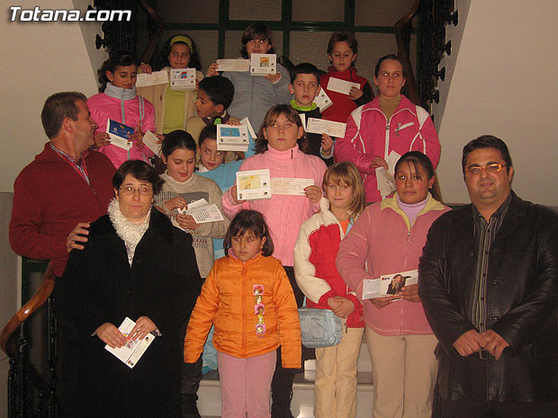 SE ENTREGAN LOS PREMIOS DEL CONCURSO DE DIBUJO “¿QUE ES PARA TI UN VOLUNTARIO” ORGANIZADO POR LA CONCEJALÍA DE PARTICIPACIÓN CIUDADANA DENTRO DEL PROYECTO “VOLUNTARIOS POR TOTANA”, Foto 1
