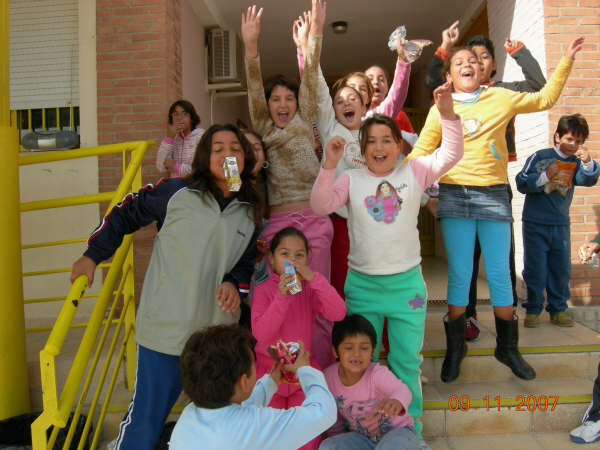 EL COLECTIVO “EL CANDIL” PONE EN MARCHA UN SERVICIO DE MEDIACIÓN ESCOLAR NOVEDOSO EN LA REGIÓN (2007), Foto 1