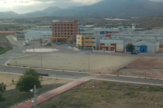 LA JUNTA DE GOBIERNO LOCAL ADJUDICA LAS OBRAS PARA DOTAR DE MAYOR SEGURIDAD AL POLÍGONO INDUSTRIAL DE EL SALADAR MEDIANTE LA INSTALACIÓN DE EQUIPOS DE VIGILANCIA EN LA ZONA (2007), Foto 1