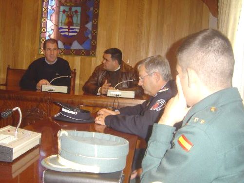 POLICÍA LOCAL Y GUARDIA CIVIL INCREMENTARÁN SERVICIOS VIGILANCIA ZONAS COMERCIALES, EXTRARRADIO Y EL PARETÓN   , Foto 1