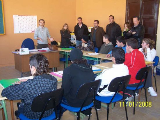 EL AULA OCUPACIONAL DE PROMOCIÓN EDUCATIVA, UBICADA EN EL ANTIGUO INSTITUTO DE BACHILLERATO, SE PONE EN MARCHA CON UN TOTAL DE QUINCE ALUMNOS QUE REALIZARÁN UN PROGRAMA DE INICIACIÓN PROFESIONAL (2008), Foto 1