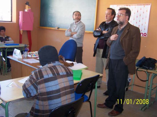EL AULA OCUPACIONAL DE PROMOCIÓN EDUCATIVA, UBICADA EN EL ANTIGUO INSTITUTO DE BACHILLERATO, SE PONE EN MARCHA CON UN TOTAL DE QUINCE ALUMNOS QUE REALIZARÁN UN PROGRAMA DE INICIACIÓN PROFESIONAL (2008), Foto 6