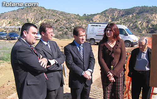 EL DIRECTOR GENERAL DE CULTURA Y EL ALCALDE COLOCAN LA PRIMERA PIEDRA DEL PROYECTO MUSEOGRÁFICO Y CENTRO DE INTERPRETACIÓN EN EL YACIMIENTO ARGÁRICO “LA BASTIDA”, Foto 2
