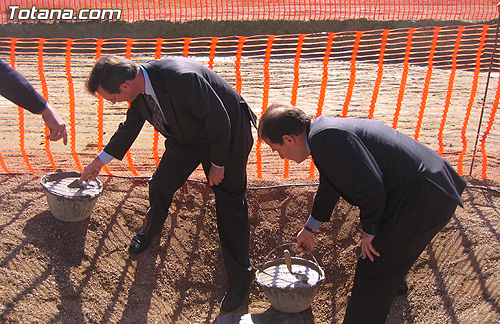 EL DIRECTOR GENERAL DE CULTURA Y EL ALCALDE COLOCAN LA PRIMERA PIEDRA DEL PROYECTO MUSEOGRÁFICO Y CENTRO DE INTERPRETACIÓN EN EL YACIMIENTO ARGÁRICO “LA BASTIDA”, Foto 3