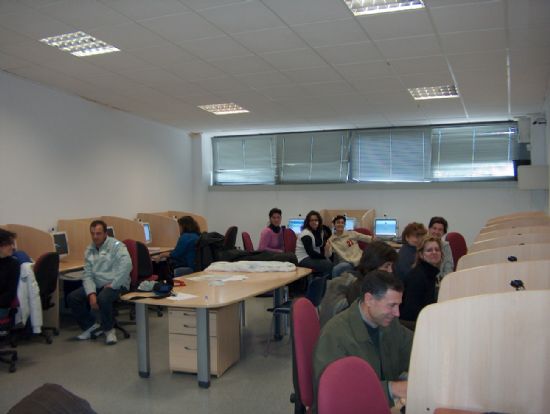 CUARENTA Y CINCO PERSONAS DEL MUNICIPIO SE FORMAN EN EL CENTRO DE DESARROLLO LOCAL EN TRES CURSOS DE INFORMÁTICA, Foto 1