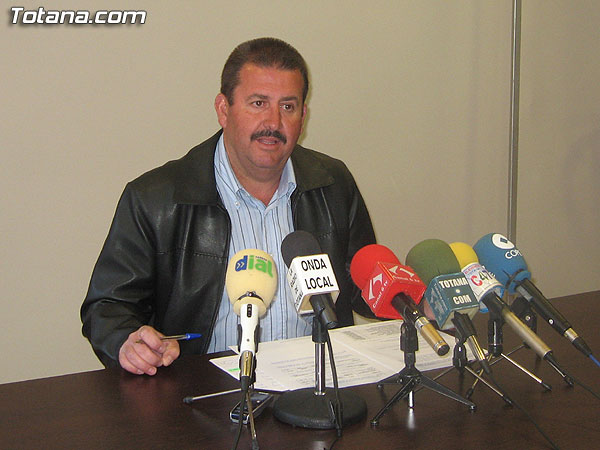 EL PSOE ASEGURA QUE EL PP “ENCHUFA” A UN AMIGO EN EL AYUNTAMIENTO DE TOTANA PARA TODA LA VIDA, Foto 1