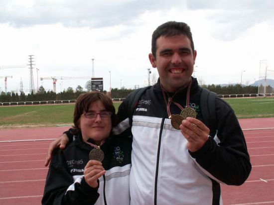 DOS ALUMNOS DEL CENTRO OCUPACIONAL “JOSÉ MOYA”, MARI CARMEN ROBLES Y PEDRO CÁNOVAS”, CONSIGUEN CUATRO TÍTULOS EN EL CAMPEONATO REGIONAL DE ATLETISMO CELEBRADO EN MURCIA (2008), Foto 1