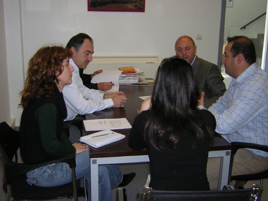 EL CONCEJAL DE INDUSTRIA SE REÚNE CON LA ASOCIACIÓN DE JÓVENES EMPRESARIOS DEL GUADALENTÍN PARA IMPULSAR LA COLABORACIÓN ENTRE AMBAS INSTITUCIONES Y DINAMIZAR ESTE SECTOR EN EL MUNICIPIO (2008), Foto 3