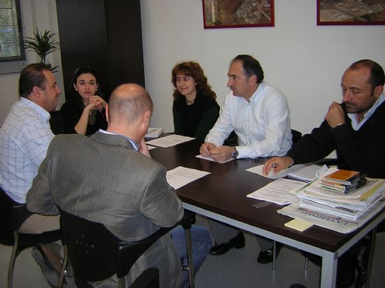 EL CONCEJAL DE INDUSTRIA SE REÚNE CON LA ASOCIACIÓN DE JÓVENES EMPRESARIOS DEL GUADALENTÍN PARA IMPULSAR LA COLABORACIÓN ENTRE AMBAS INSTITUCIONES Y DINAMIZAR ESTE SECTOR EN EL MUNICIPIO (2008), Foto 4