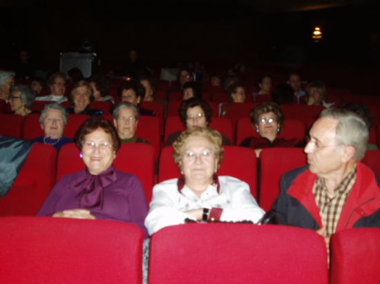 LA PUESTA EN ESCENA DE LA COMEDIA TEATRAL CASA CON DOS PUERTAS MALA ES DE GUARDAR DE CALDERÓN DE LA BARCA, EN EL CINE VELASCO DE LA LOCALIDAD, CONTÓ CON LA ASISTENCIA DE UN CENTENAR DE PERSONAS, Foto 5