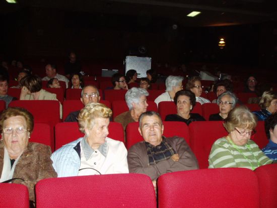 LA PUESTA EN ESCENA DE LA COMEDIA TEATRAL CASA CON DOS PUERTAS MALA ES DE GUARDAR DE CALDERÓN DE LA BARCA, EN EL CINE VELASCO DE LA LOCALIDAD, CONTÓ CON LA ASISTENCIA DE UN CENTENAR DE PERSONAS, Foto 6