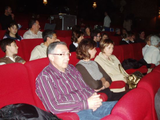 LA PUESTA EN ESCENA DE LA COMEDIA TEATRAL CASA CON DOS PUERTAS MALA ES DE GUARDAR DE CALDERÓN DE LA BARCA, EN EL CINE VELASCO DE LA LOCALIDAD, CONTÓ CON LA ASISTENCIA DE UN CENTENAR DE PERSONAS, Foto 7