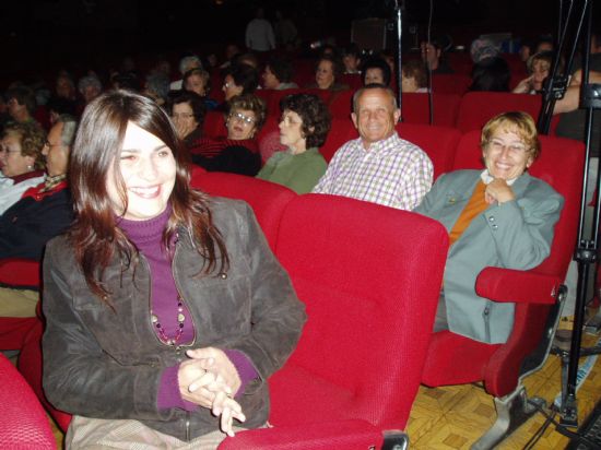 LA PUESTA EN ESCENA DE LA COMEDIA TEATRAL CASA CON DOS PUERTAS MALA ES DE GUARDAR DE CALDERÓN DE LA BARCA, EN EL CINE VELASCO DE LA LOCALIDAD, CONTÓ CON LA ASISTENCIA DE UN CENTENAR DE PERSONAS, Foto 8