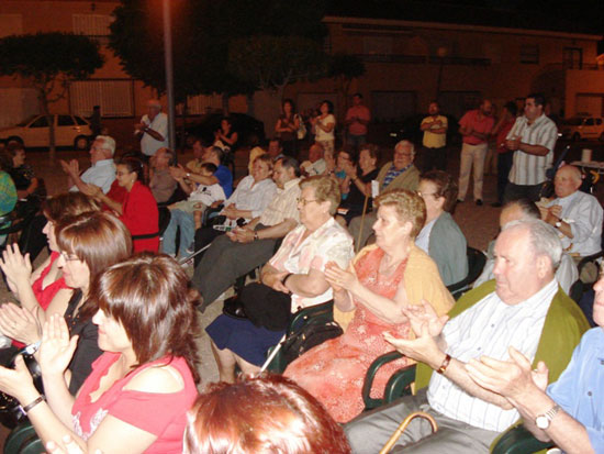 MAS DE 150 VECINOS DEL BARRIO TIROL CAMILLERI ASISTEN AL MITIN DE INICIO DE CAMPAÑA DE IU + LOS VERDES EN EL JARDIN DE BUERO VALLEJO, Foto 5